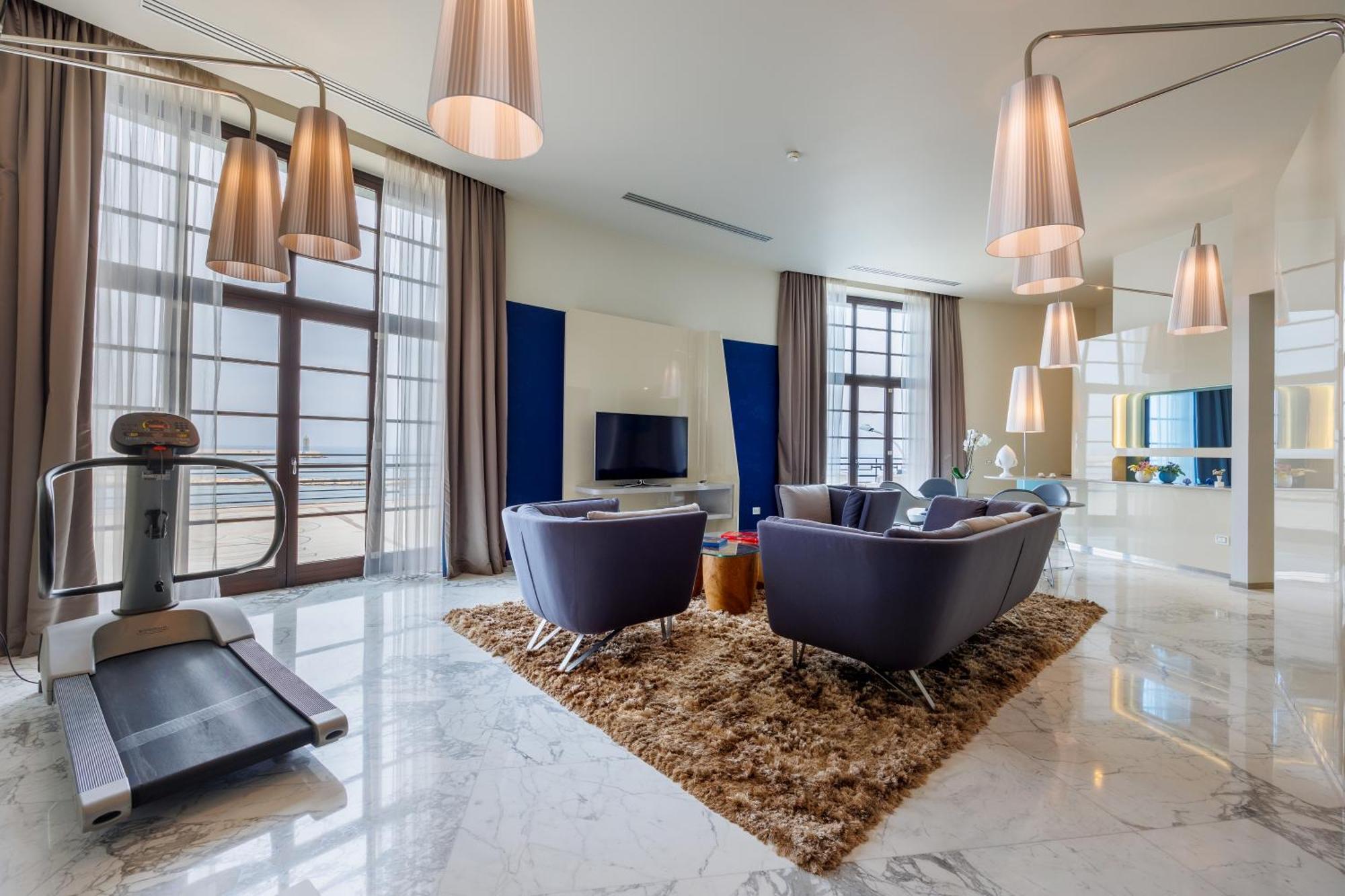 巴里iH国家大酒店 外观 照片 The interior of a suite at the hotel