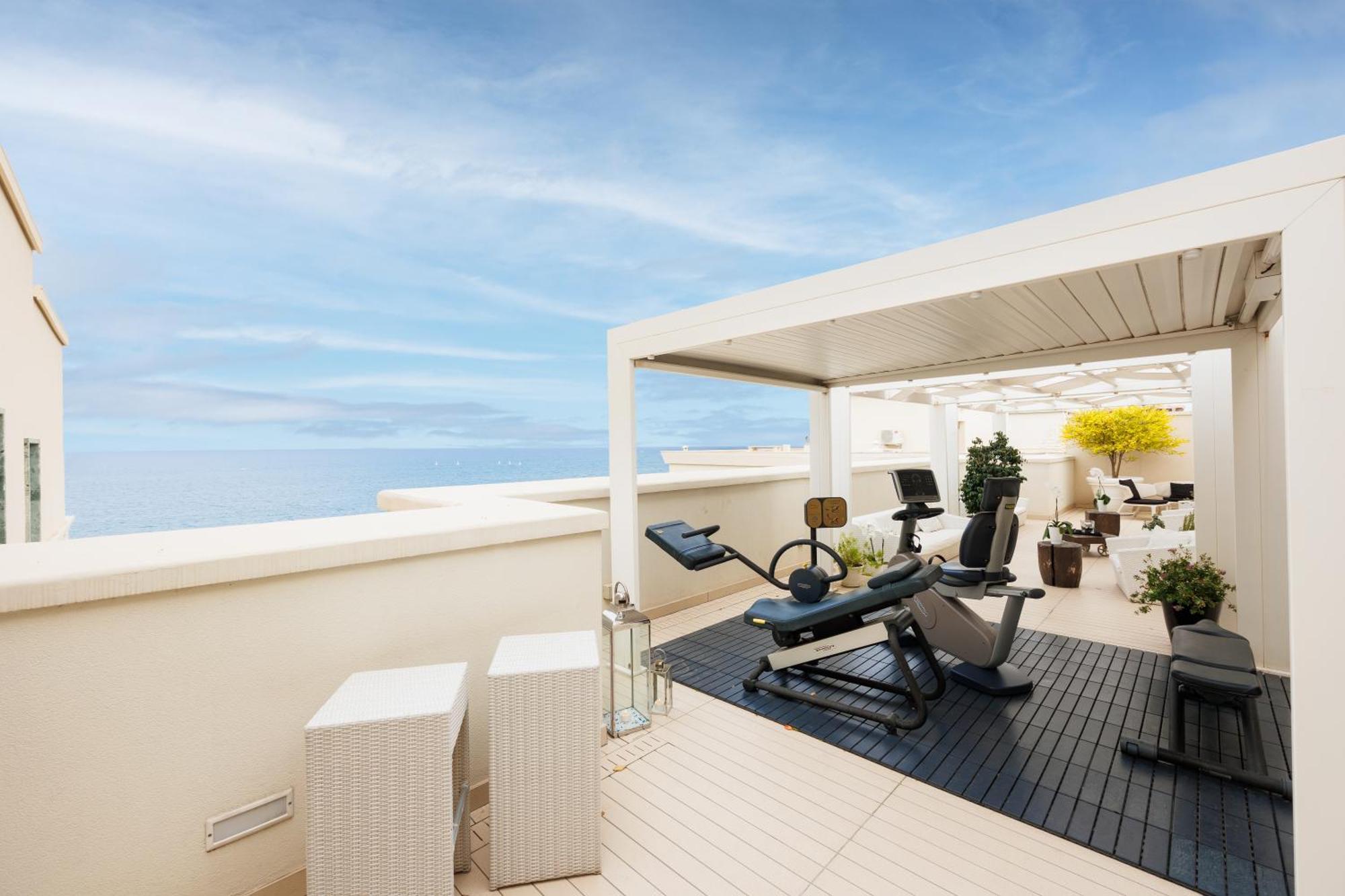 巴里iH国家大酒店 外观 照片 The gym at the top of the hotel