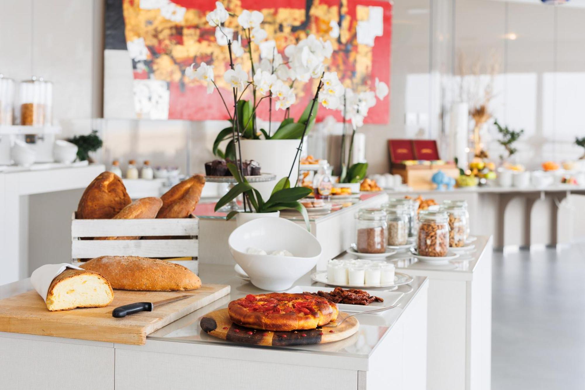 巴里iH国家大酒店 外观 照片 Breakfast buffet at a hotel